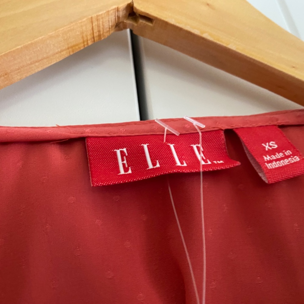 ELLE - Picture 3 of 9